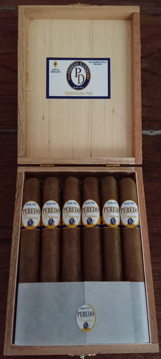 Churchill Caja con 12 puros Linea Reserva Especial Capa Clara