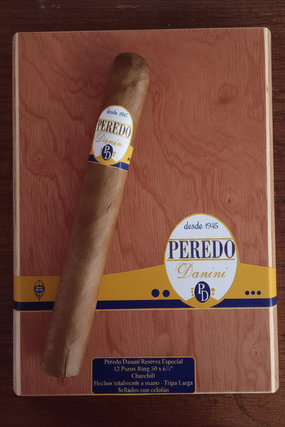 Imagen caja Churchill con puro
