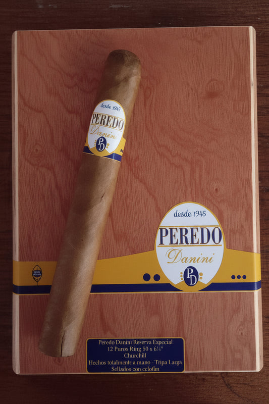 Imagen caja Churchill con puro