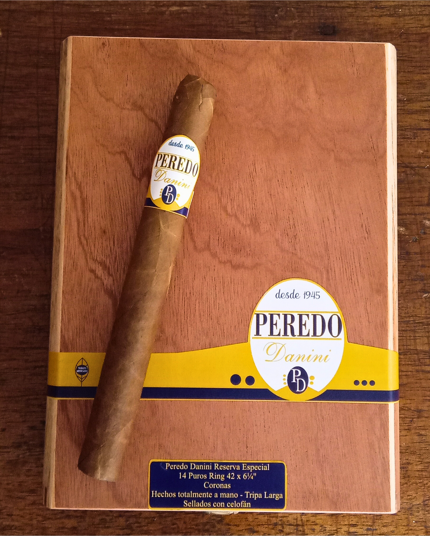 Corona Caja con 14 puros Linea Reserva Especial Capa Clara