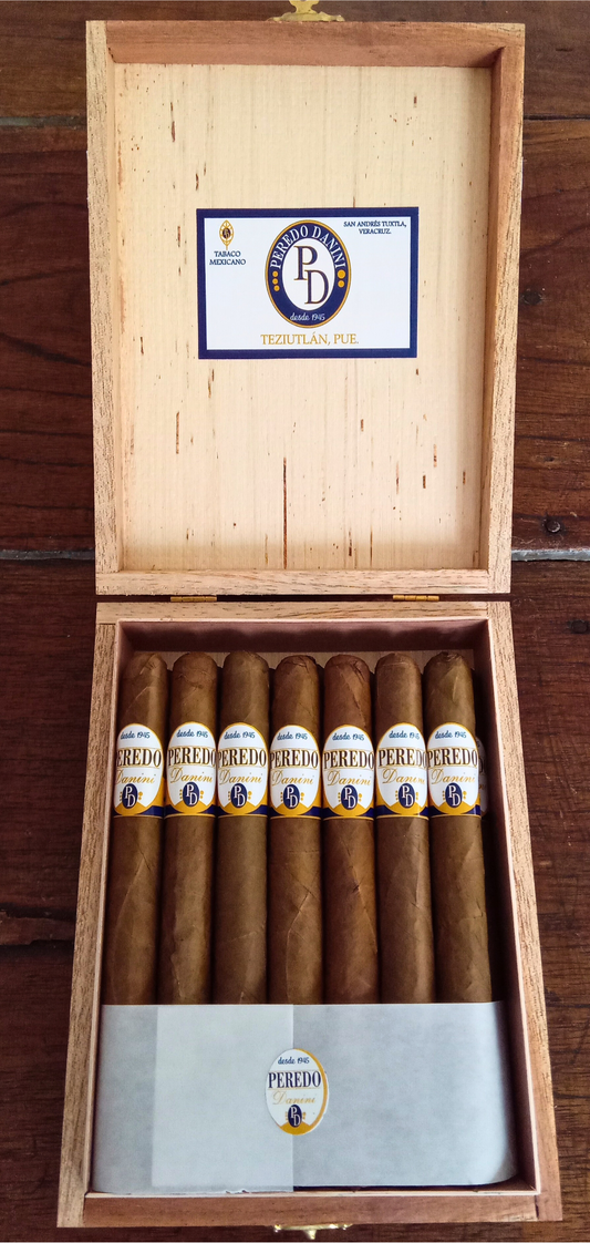 Corona Caja con 14 puros Linea Reserva Especial Capa Clara