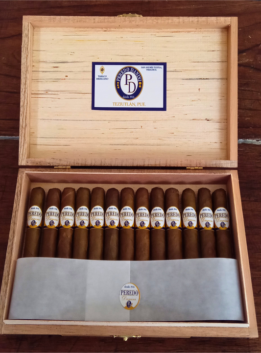 Coronita Caja con 13 puros Linea Reserva Especial Capa Clara