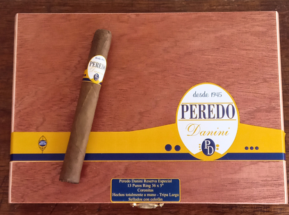 Coronita Caja con 13 puros Linea Reserva Especial Capa Clara