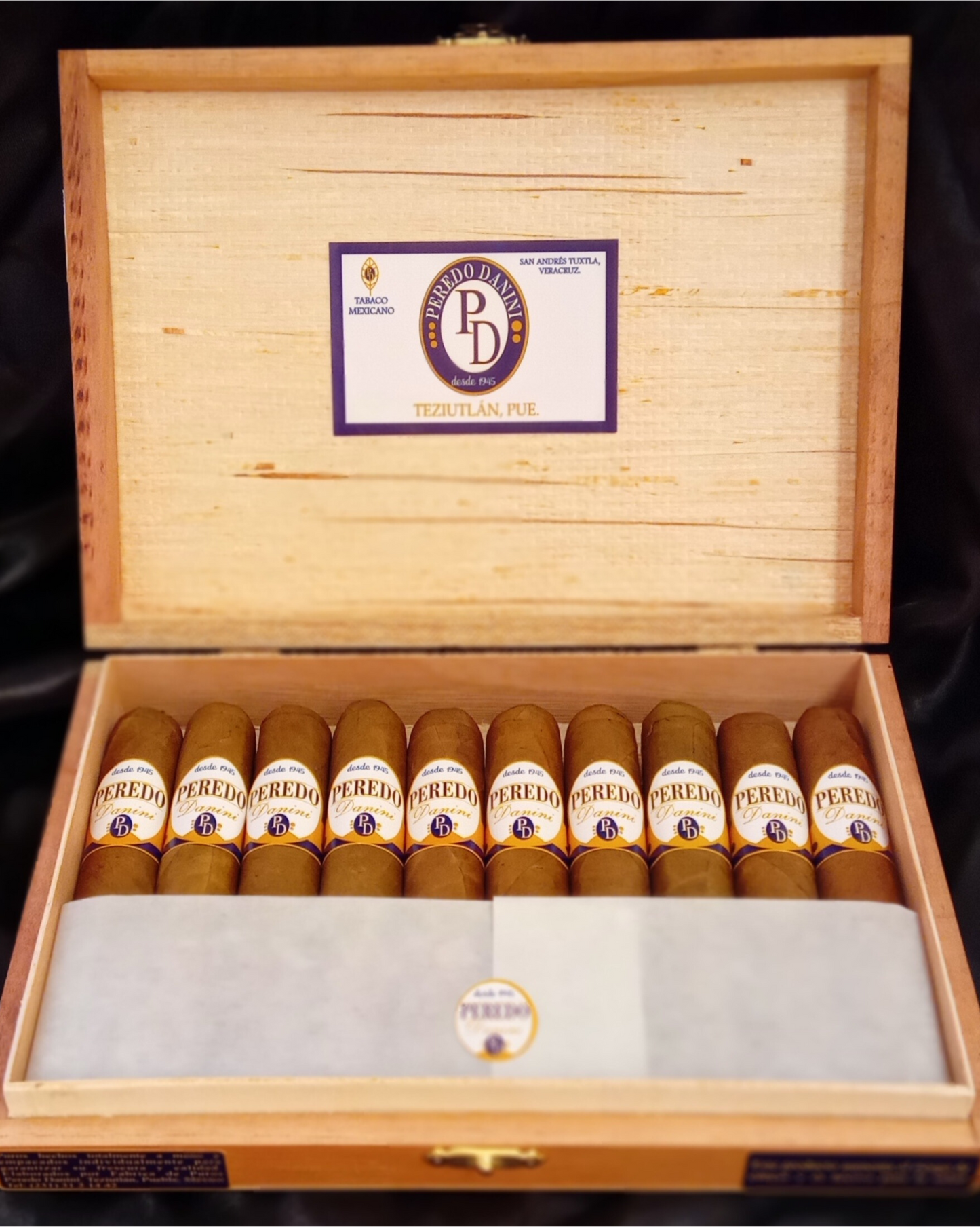 Robusto Caja con 10 puros Linea Reserva Especial Capa Clara